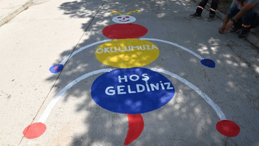 Karabağlar Belediyesi’nden okullara yeni dönem desteği